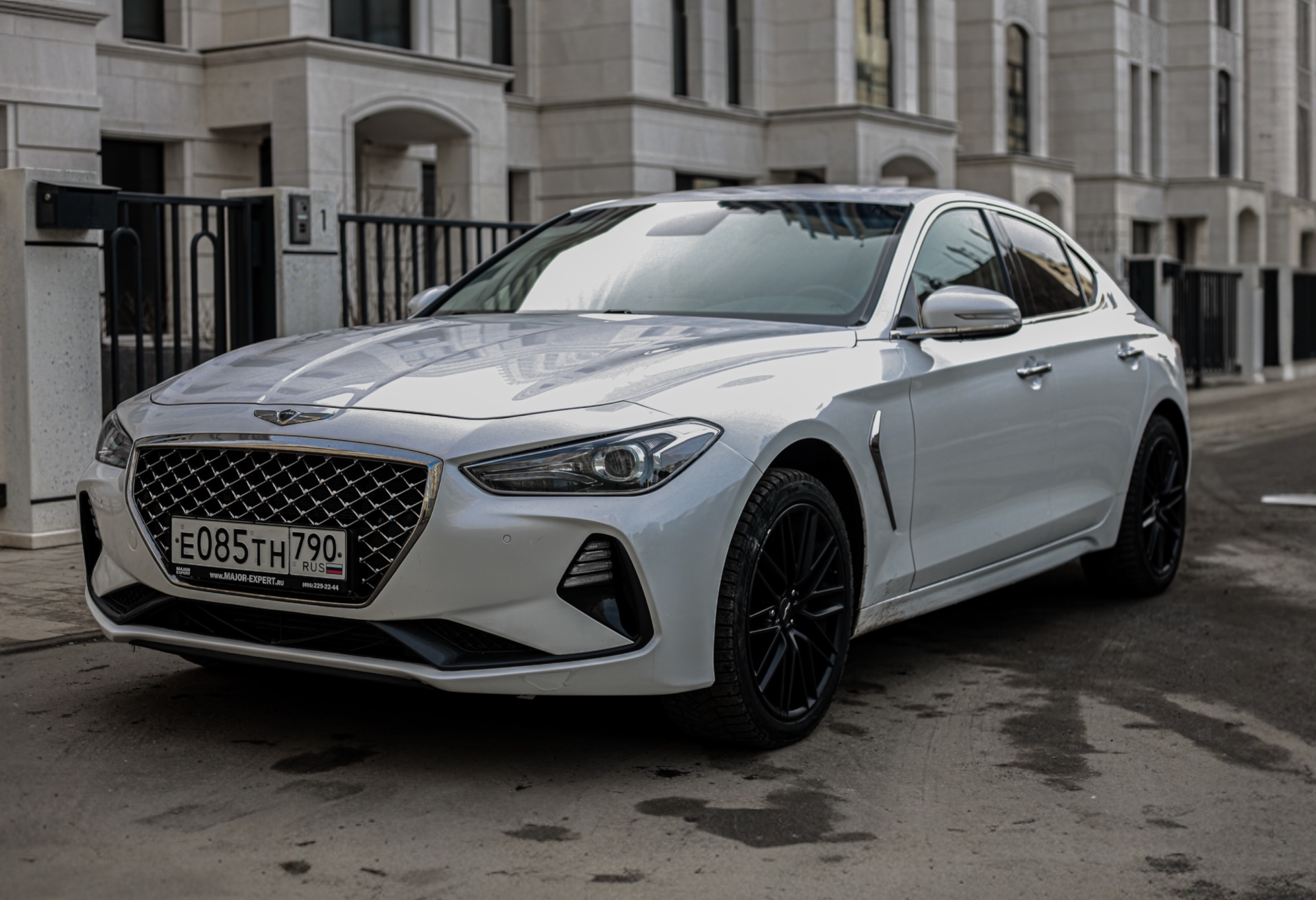 Аренда genesis g70 бизнес класса 2019 года в городе Москва Матвеевское от 6400 руб./сутки, задний привод, двигатель: бензин, объем 2 литра, ОСАГО (Мультидрайв), без водителя, недорого - RentRide