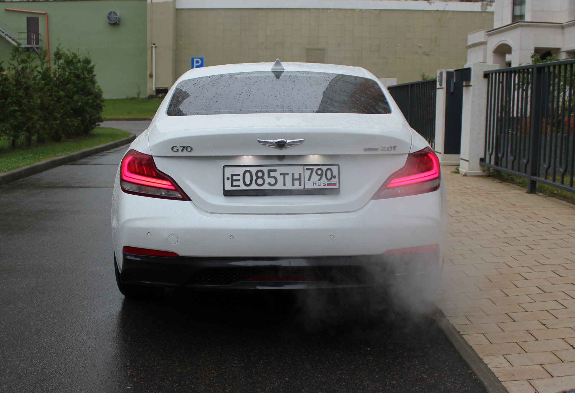 Аренда genesis g70 бизнес класса 2019 года в городе Москва Матвеевское от 5000 руб./сутки, задний привод, двигатель: бензин, объем 2 литра, ОСАГО (Мультидрайв), без водителя, недорого, вид 9 - RentRide