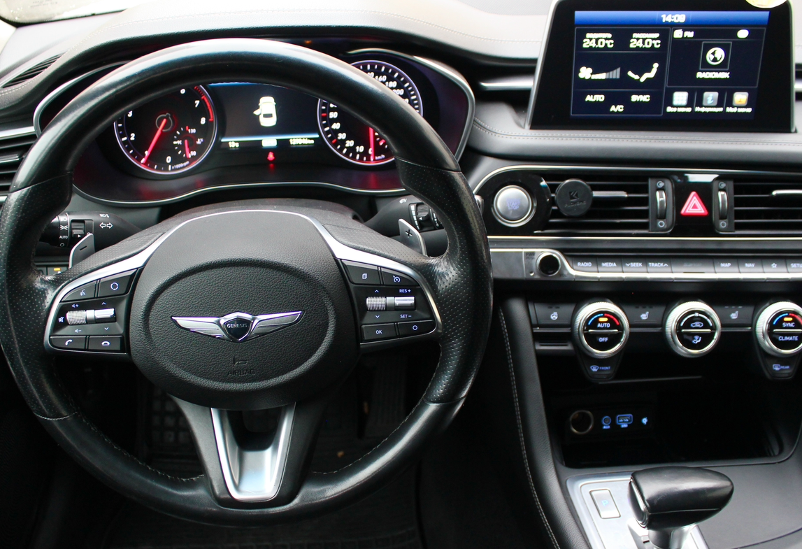 Аренда genesis g70 бизнес класса 2019 года в городе Москва Матвеевское от 5000 руб./сутки, задний привод, двигатель: бензин, объем 2 литра, ОСАГО (Мультидрайв), без водителя, недорого, вид 2 - RentRide