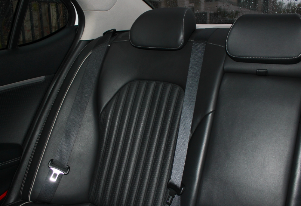 Аренда genesis g70 бизнес класса 2019 года в городе Москва Матвеевское от 5000 руб./сутки, задний привод, двигатель: бензин, объем 2 литра, ОСАГО (Мультидрайв), без водителя, недорого, вид 5 - RentRide