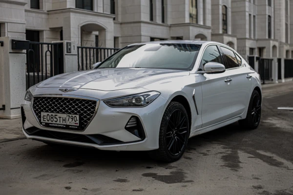 Прокат авто genesis g70 бизнес класса 2019 года в городе Москва Матвеевское от 6400 руб./сутки, задний привод, двигатель: бензин, объем 2 литра, ОСАГО (Мультидрайв), без водителя, недорого - RentRide