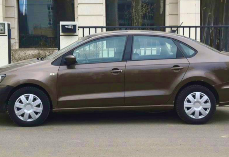 Аренда volkswagen polo эконом класса 2018 года в городе Москва Матвеевское от 2800 руб./сутки, передний привод, двигатель: бензин, объем 1.6 литров, каско (Мультидрайв), ОСАГО (Мультидрайв), без водителя, недорого, вид 2 - RentRide