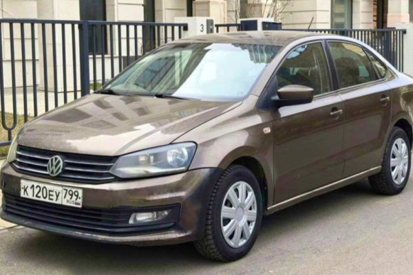 Прокат авто volkswagen polo стандарт класса 2018 года в городе Москва Матвеевское от 3400 руб./сутки, передний привод, двигатель: бензин, объем 1.6 литров, каско (Мультидрайв), ОСАГО (Мультидрайв), без водителя, недорого - RentRide