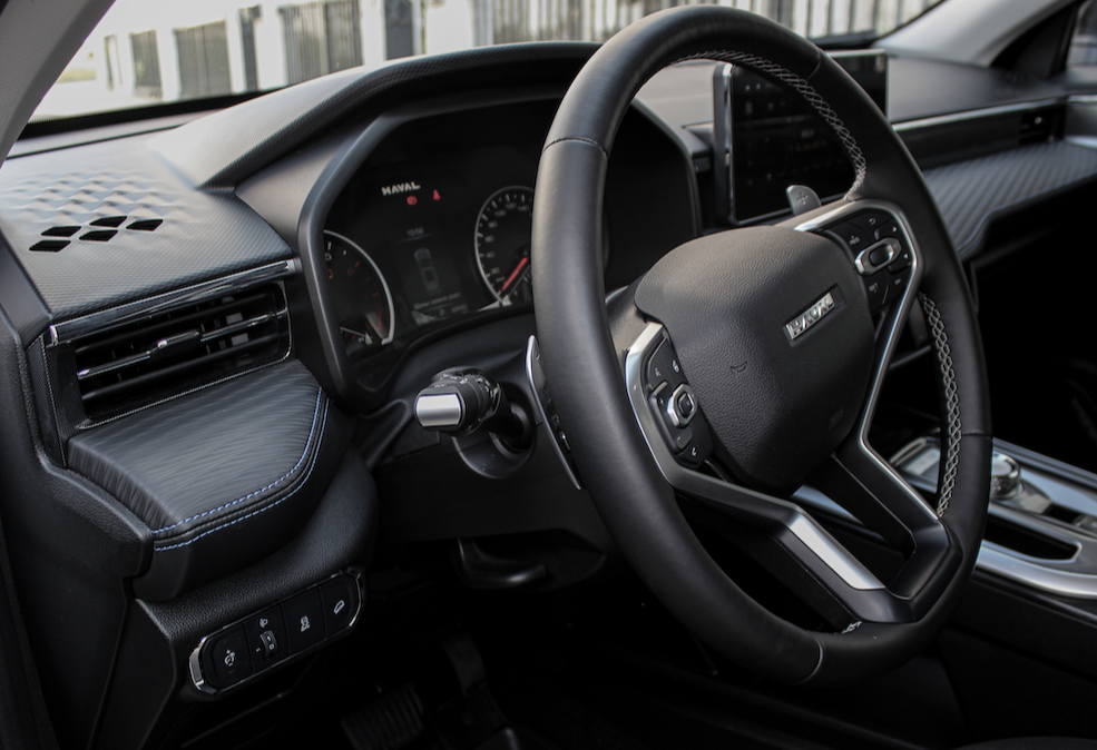 Аренда haval jolion стандарт класса 2024 года в городе Москва Матвеевское от 6000 руб./сутки, передний привод, двигатель: бензин, объем 1.5 литров, ОСАГО (Мультидрайв), без водителя, недорого, вид 3 - RentRide