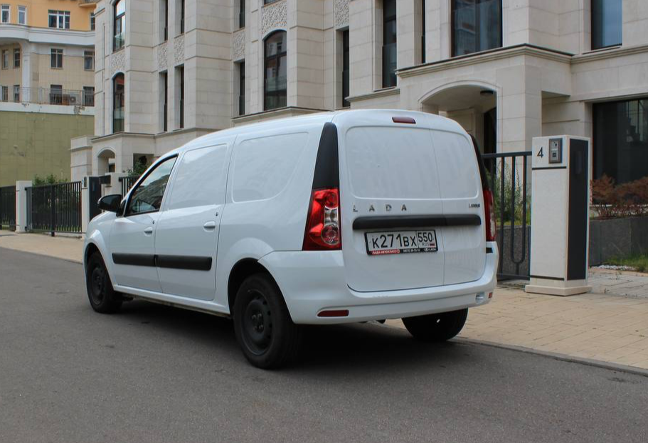 Аренда lada largus эконом класса 2024 года в городе Москва Славянский бульвар от 2000 руб./сутки, передний привод, двигатель: бензин, объем 1.6 литров, ОСАГО (Мультидрайв), без водителя, недорого, вид 5 - RentRide