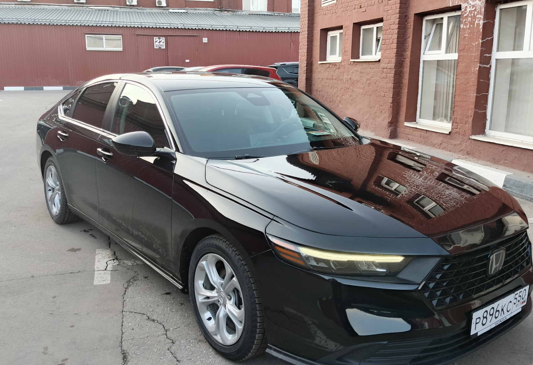 Аренда honda accord стандарт класса 2024 года в городе Москва Волгоградский проспект от 4000 руб./сутки, передний привод, двигатель: бензин, объем 1.5 литров, ОСАГО (Мультидрайв), без водителя, недорого, вид 4 - RentRide