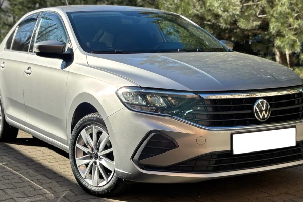 Прокат авто volkswagen polo стандарт класса 2021 года в городе Калининград от 3840 руб./сутки, передний привод, двигатель: бензин, объем 1.6 литров, ОСАГО (Мультидрайв), без водителя, недорого - RentRide