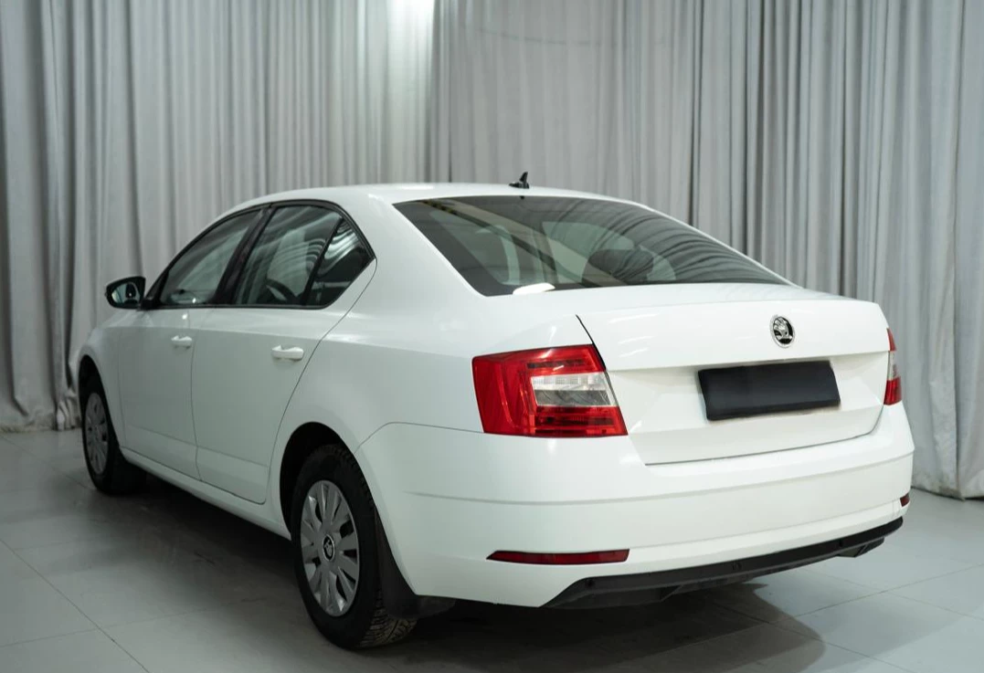Аренда skoda octavia эконом класса 2019 года в городе Москва Яхромская от 1900 руб./сутки, передний привод, двигатель: газ, объем 1.6 литров, ОСАГО (Мультидрайв), без водителя, недорого, вид 4 - RentRide