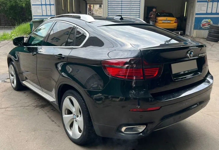 Аренда bmw x6 комфорт класса 2010 года в городе Москва от 4000 руб./сутки, полный привод, двигатель: дизель, объем 3 литра, ОСАГО (Впишу в полис), без водителя, недорого, вид 2 - RentRide