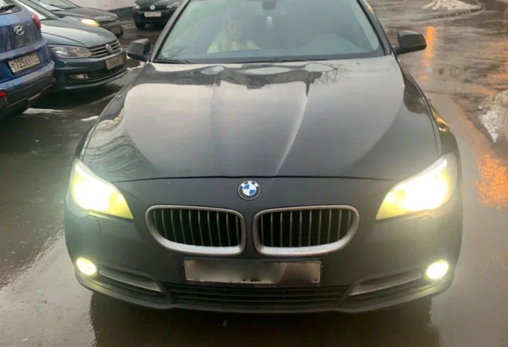 Аренда bmw 5-serii комфорт класса 2014 года в городе Москва от 3600 руб./сутки, задний привод, двигатель: дизель, объем 2 литра, ОСАГО (Впишу в полис), без водителя, недорого, вид 2 - RentRide