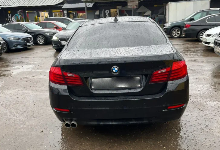 Аренда bmw 5-serii комфорт класса 2016 года в городе Москва от 3400 руб./сутки, задний привод, двигатель: дизель, объем 2 литра, ОСАГО (Впишу в полис), без водителя, недорого, вид 3 - RentRide