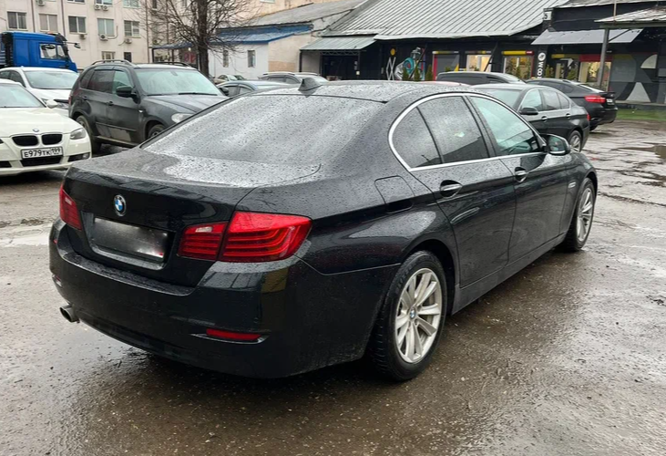 Аренда bmw 5-serii комфорт класса 2016 года в городе Москва от 3400 руб./сутки, задний привод, двигатель: дизель, объем 2 литра, ОСАГО (Впишу в полис), без водителя, недорого, вид 2 - RentRide