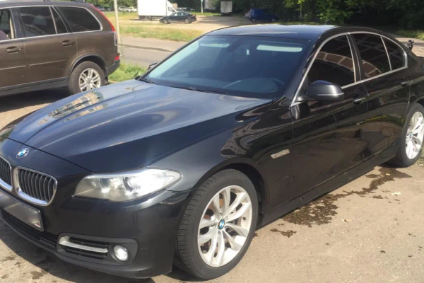 Прокат авто bmw 5-serii комфорт класса 2016 года в городе Москва от 3400 руб./сутки, задний привод, двигатель: дизель, объем 2 литра, ОСАГО (Впишу в полис), без водителя, недорого - RentRide