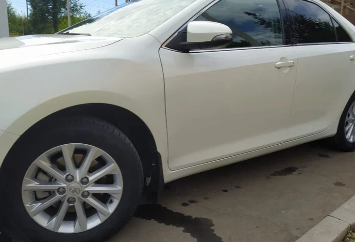 Аренда toyota camry комфорт класса 2016 года в городе Москва от 3400 руб./сутки, передний привод, двигатель: бензин, объем 2 литра, ОСАГО (Впишу в полис), без водителя, недорого, вид 3 - RentRide
