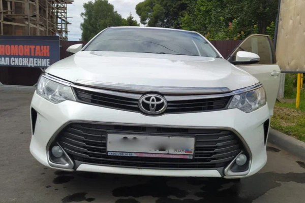 Прокат авто toyota camry комфорт класса 2016 года в городе Москва от 3400 руб./сутки, передний привод, двигатель: бензин, объем 2 литра, ОСАГО (Впишу в полис), без водителя, недорого - RentRide