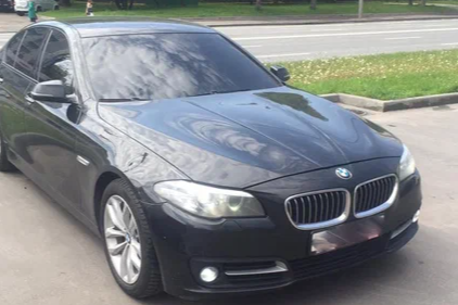 Прокат авто bmw 5-serii комфорт класса 2016 года в городе Москва от 4100 руб./сутки, задний привод, двигатель: дизель, объем 2 литра, ОСАГО (Впишу в полис), без водителя, недорого - RentRide