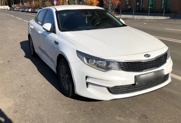 Аренда kia optima комфорт класса 2018 года в городе Москва от 2700 руб./сутки, передний привод, объем 2 литра, ОСАГО (Впишу в полис), без водителя, недорого - RentRide
