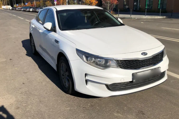 Прокат авто kia optima комфорт класса 2018 года в городе Москва от 2700 руб./сутки, передний привод, объем 2 литра, ОСАГО (Впишу в полис), без водителя, недорого - RentRide