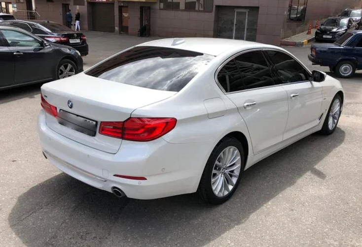 Аренда bmw 5-serii бизнес класса 2018 года в городе Москва от 5100 руб./сутки, задний привод, двигатель: дизель, объем 2 литра, ОСАГО (Впишу в полис), без водителя, недорого, вид 2 - RentRide