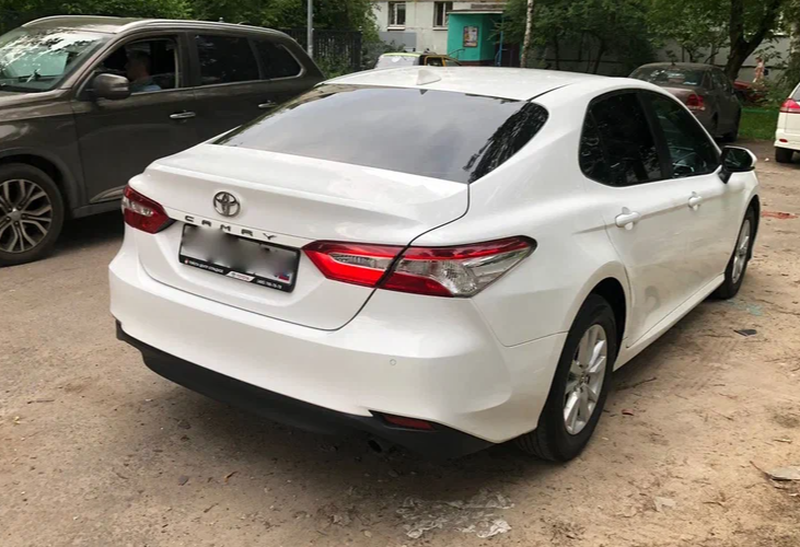 Аренда toyota camry комфорт класса 2019 года в городе Москва от 3400 руб./сутки, передний привод, двигатель: бензин, объем 2 литра, ОСАГО (Впишу в полис), без водителя, недорого, вид 2 - RentRide