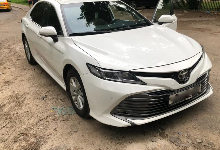 Аренда toyota camry комфорт класса 2019 года в городе Москва от 3400 руб./сутки, передний привод, двигатель: бензин, объем 2 литра, ОСАГО (Впишу в полис), без водителя, недорого, вид 3 - RentRide