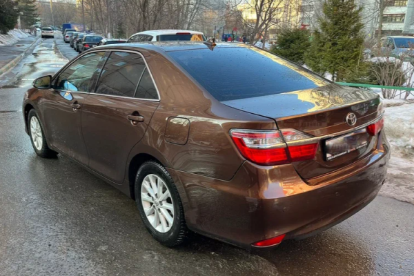 Прокат авто toyota camry стандарт класса 2017 года в городе Санкт-Петербург от 3200 руб./сутки, передний привод, двигатель: бензин, объем 2 литра, ОСАГО (Впишу в полис), без водителя, недорого - RentRide