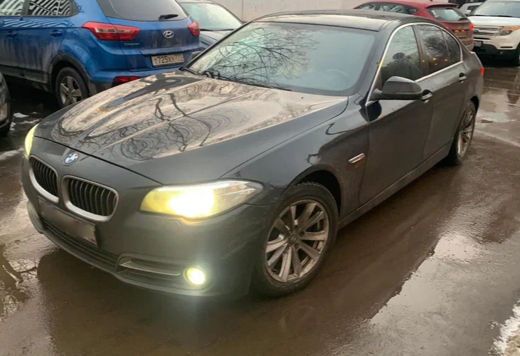 Аренда bmw 5-serii комфорт класса 2016 года в городе Москва от 3400 руб./сутки, задний привод, двигатель: дизель, объем 2 литра, ОСАГО (Впишу в полис), без водителя, недорого - RentRide