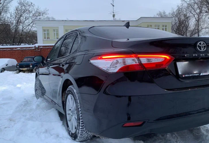 Аренда toyota camry комфорт класса 2019 года в городе Москва от 3900 руб./сутки, передний привод, двигатель: бензин, объем 2 литра, ОСАГО (Впишу в полис), без водителя, недорого, вид 2 - RentRide