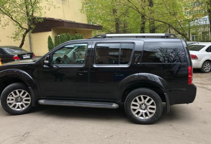 Аренда nissan pathfinder стандарт класса 2012 года в городе Москва от 3500 руб./сутки, полный привод, двигатель: дизель, объем 2.5 литров, ОСАГО (Впишу в полис), без водителя, недорого, вид 2 - RentRide