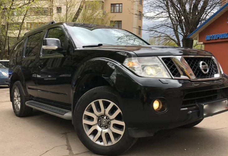 Аренда nissan pathfinder стандарт класса 2012 года в городе Москва от 3500 руб./сутки, полный привод, двигатель: дизель, объем 2.5 литров, ОСАГО (Впишу в полис), без водителя, недорого - RentRide