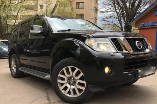 Прокат авто nissan pathfinder стандарт класса 2012 года в городе Москва от 3500 руб./сутки, полный привод, двигатель: дизель, объем 2.5 литров, ОСАГО (Впишу в полис), без водителя, недорого - RentRide