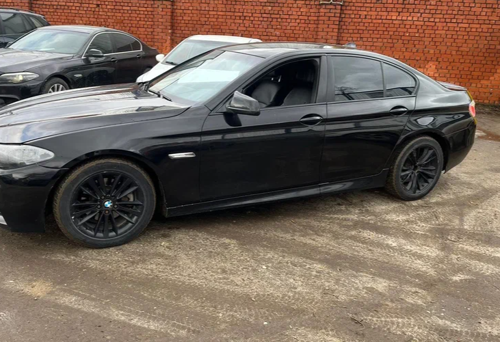 Аренда bmw 5-serii комфорт класса 2012 года в городе Москва от 3200 руб./сутки, задний привод, двигатель: дизель, объем 2 литра, ОСАГО (Впишу в полис), без водителя, недорого - RentRide