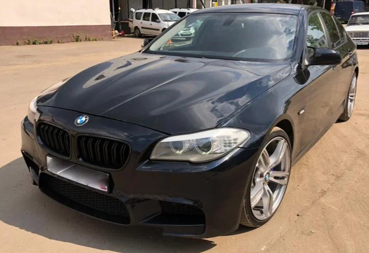 Аренда bmw 5-serii комфорт класса 2011 года в городе Москва от 3600 руб./сутки, полный привод, двигатель: дизель, объем 2 литра, ОСАГО (Впишу в полис), без водителя, недорого - RentRide
