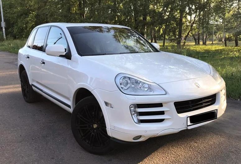 Аренда porsche cayenne бизнес класса 2009 года в городе Москва от 3900 руб./сутки, полный привод, двигатель: дизель, объем 3 литра, ОСАГО (Впишу в полис), без водителя, недорого - RentRide