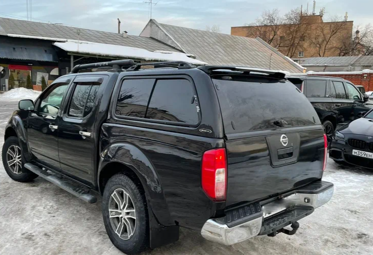 Аренда nissan navara-frontier эконом класса 2007 года в городе Москва от 2400 руб./сутки, полный привод, двигатель: дизель, объем 2.5 литров, ОСАГО (Впишу в полис), без водителя, недорого, вид 2 - RentRide