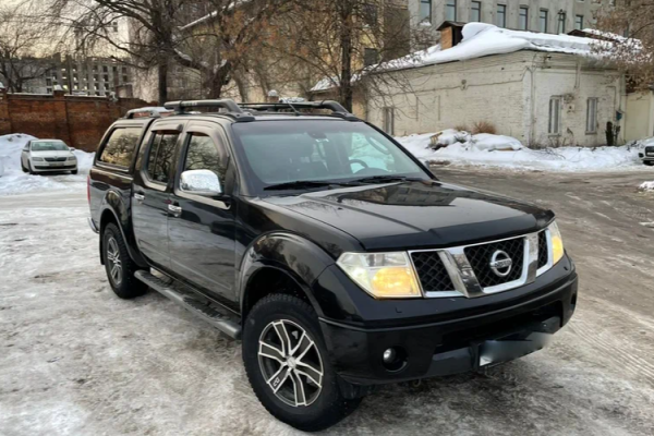 Прокат авто nissan navara-frontier эконом класса 2007 года в городе Москва от 2400 руб./сутки, полный привод, двигатель: дизель, объем 2.5 литров, ОСАГО (Впишу в полис), без водителя, недорого - RentRide
