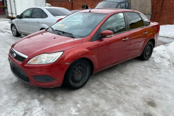 Прокат авто ford focus эконом класса 2009 года в городе Москва от 1700 руб./сутки, передний привод, двигатель: бензин, объем 1.6 литров, ОСАГО (Впишу в полис), без водителя, недорого - RentRide