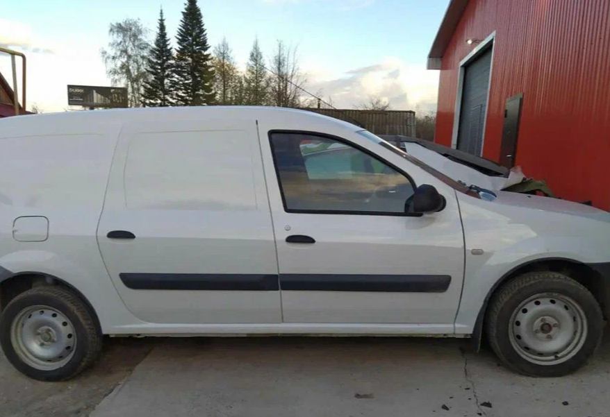 Аренда lada largus эконом класса 2014 года в городе Москва от 1500 руб./сутки, передний привод, ОСАГО (Впишу в полис), без водителя, недорого - RentRide