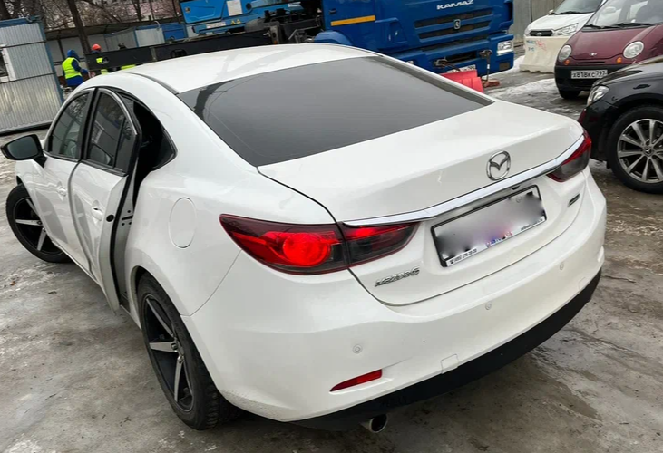 Аренда mazda 6 комфорт класса 2013 года в городе Москва от 3000 руб./сутки, передний привод, двигатель: бензин, объем 2.5 литров, ОСАГО (Впишу в полис), без водителя, недорого, вид 2 - RentRide