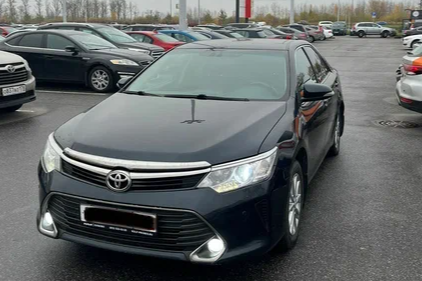 Прокат авто toyota camry комфорт класса 2016 года в городе Москва от 3400 руб./сутки, передний привод, двигатель: бензин, объем 2 литра, ОСАГО (Впишу в полис), без водителя, недорого - RentRide