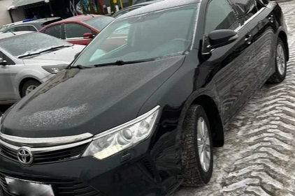 Прокат авто toyota camry комфорт класса 2017 года в городе Москва от 3400 руб./сутки, передний привод, двигатель: бензин, объем 2.5 литров, ОСАГО (Впишу в полис), без водителя, недорого - RentRide