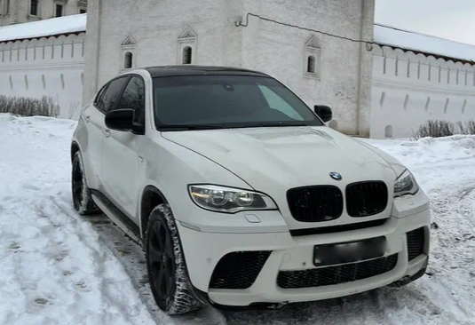 Аренда bmw x6 бизнес класса 2011 года в городе Москва от 4200 руб./сутки, полный привод, двигатель: дизель, объем 3 литра, ОСАГО (Впишу в полис), без водителя, недорого - RentRide