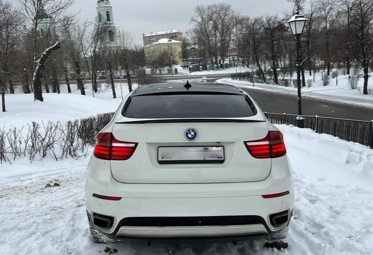 Аренда bmw x6 бизнес класса 2011 года в городе Москва от 4200 руб./сутки, полный привод, двигатель: дизель, объем 3 литра, ОСАГО (Впишу в полис), без водителя, недорого, вид 2 - RentRide