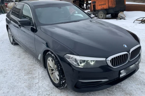 Прокат авто bmw 5-serii бизнес класса 2019 года в городе Москва от 4700 руб./сутки, полный привод, двигатель: дизель, объем 2 литра, ОСАГО (Впишу в полис), без водителя, недорого - RentRide