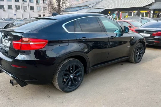 Прокат авто bmw x6 бизнес класса 2010 года в городе Москва от 4200 руб./сутки, полный привод, двигатель: дизель, объем 3 литра, ОСАГО (Впишу в полис), без водителя, недорого - RentRide
