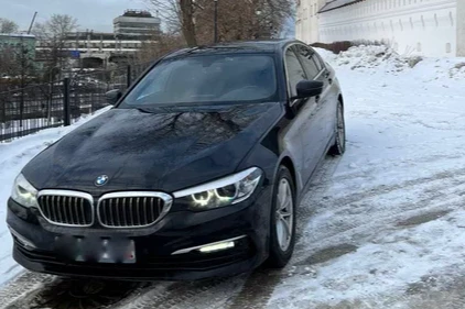Прокат авто bmw 5-serii бизнес класса 2019 года в городе Москва от 5100 руб./сутки, полный привод, двигатель: дизель, объем 2 литра, ОСАГО (Впишу в полис), без водителя, недорого - RentRide