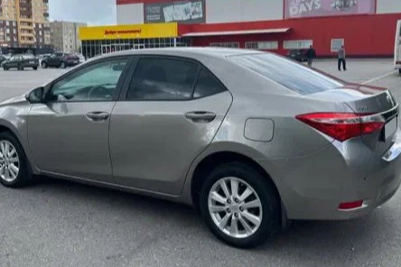 Прокат авто toyota corolla эконом класса 2014 года в городе Москва от 2400 руб./сутки, передний привод, двигатель: бензин, объем 1.6 литров, ОСАГО (Впишу в полис), без водителя, недорого - RentRide