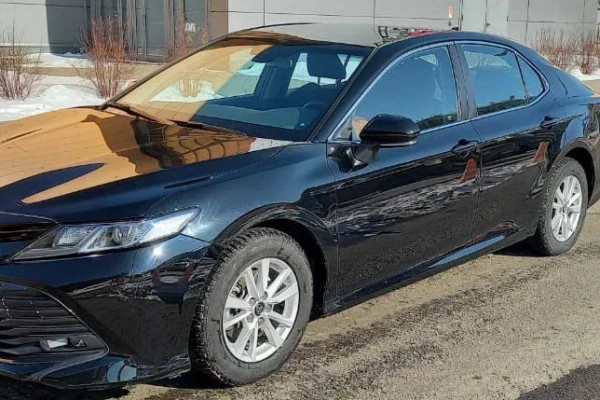 Прокат авто toyota camry бизнес класса 2019 года в городе Москва от 3400 руб./сутки, задний привод, двигатель: бензин, объем 2 литра, ОСАГО (Впишу в полис), без водителя, недорого - RentRide