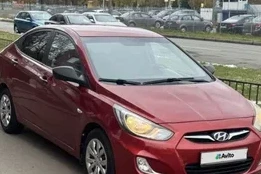 Прокат авто hyundai solaris эконом класса 2013 года в городе Москва от 2000 руб./сутки, передний привод, двигатель: бензин, объем 1.4 литра, ОСАГО (Впишу в полис), без водителя, недорого - RentRide