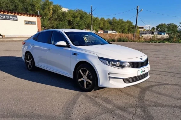 Прокат авто kia optima комфорт класса 2017 года в городе Санкт-Петербург от 2700 руб./сутки, передний привод, двигатель: бензин, объем 2 литра, ОСАГО (Впишу в полис), без водителя, недорого - RentRide